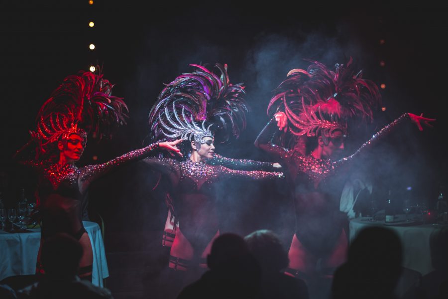 Cirque Imagine Lyon danseuses plumes