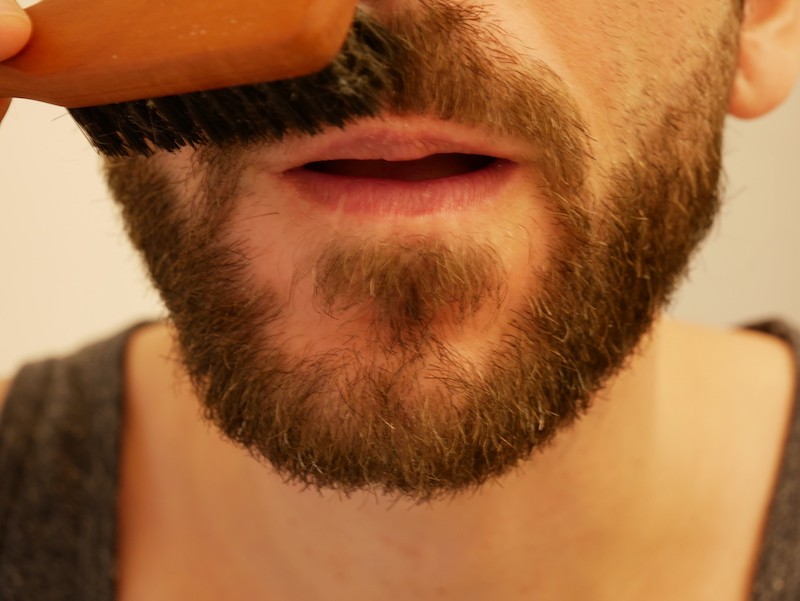 Comment utiliser le peigne taille barbe pour tracer ses contours
