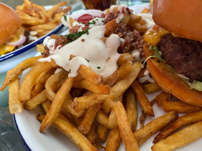 Frites et hamburger