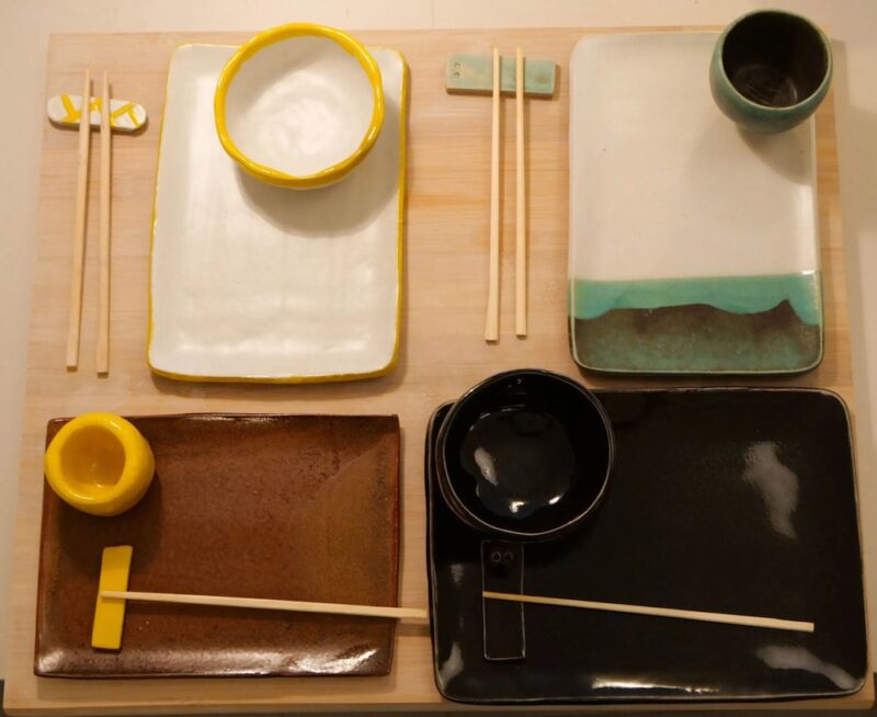 Faire son kit à sushi en poterie au cours d'un atelier à Lyon