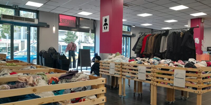 Vente au kilo dans LA friperie du 8e arrondissement, Seconde Mode