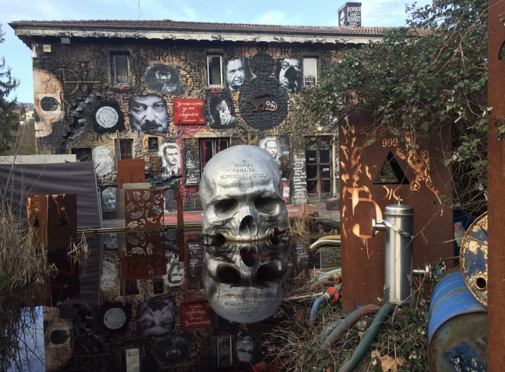 La Demeure du Chaos (Rhône)