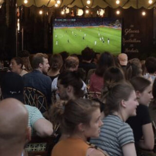 Bar diffusant Match de foot à Lyon