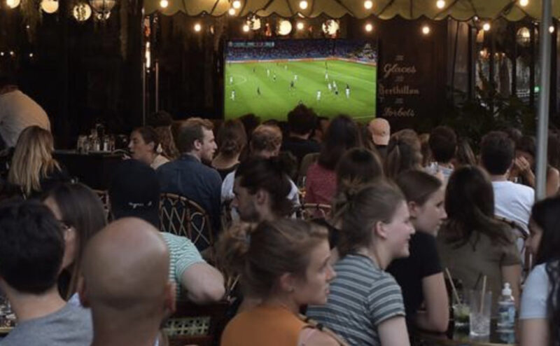 Bar diffusant Match de foot à Lyon