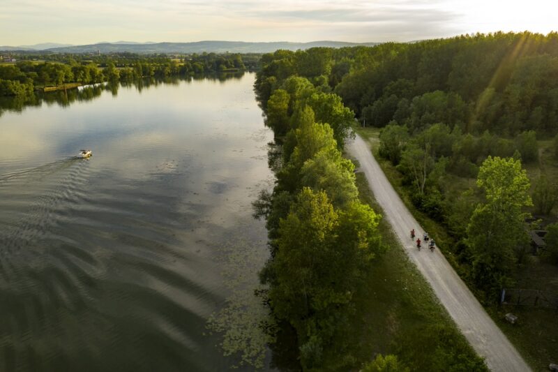 3 bonnes raison de s'évader à Trévoux cet été En route pour Trevoux sur La Voie Bleue Moselle Saone a velo Guillaume Robert Famy 2