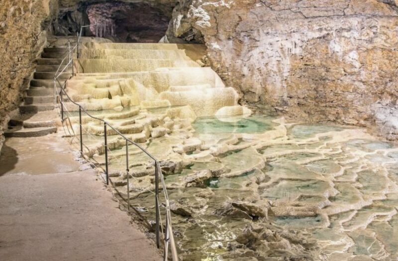 Les Grottes de La Balme (Isère)