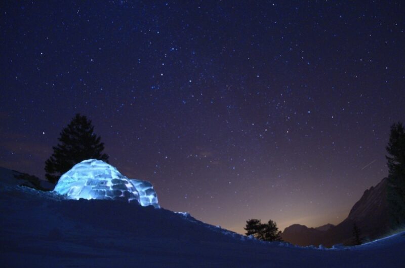 Passer la nuit dans un igloo