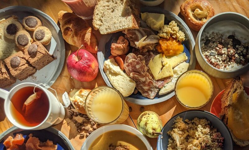 La Fabuleuse Cantine fête son premier anniversaire avec une semaine entière d'événements 362250364 332034739152520 8449146531306663404 n e1728307703995