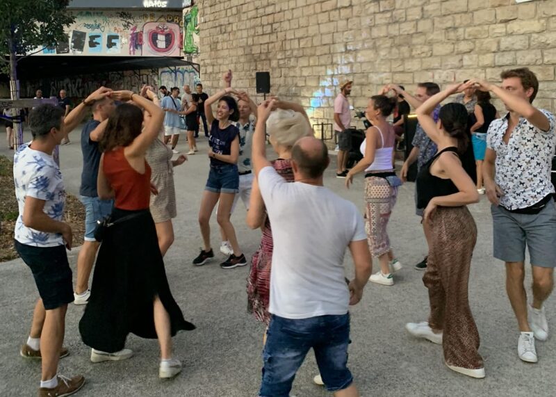 Voyage tropical au cœur de Lyon : quand les danses latines enflamment la ville ! Salsa, bachata, latino
