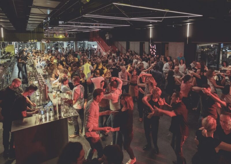 Voyage tropical au cœur de Lyon : quand les danses latines enflamment la ville ! Salsa, bachata, latino