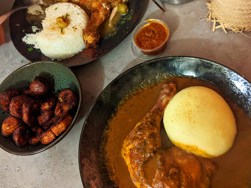 On a testé : les spécialités africaines de Tam-Tam Tam-Tam Poulet Foutou sauce graine et bananes plantains