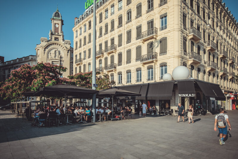 Top 6 des terrasses lyonnaises immanquables pour profiter du printemps sous le soleil Top 6 des terrasses lyonnaises immanquables pour profiter du printemps sous le soleil