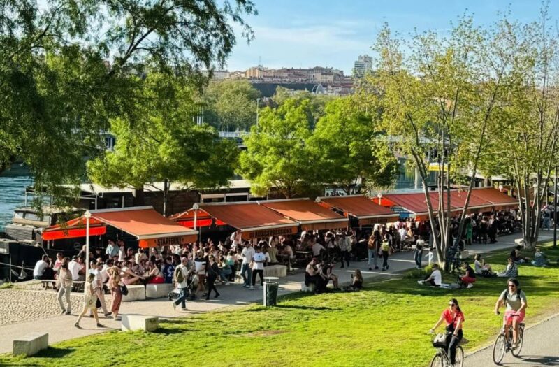 Péniche de lyon rhone Apéro entre copains péniche