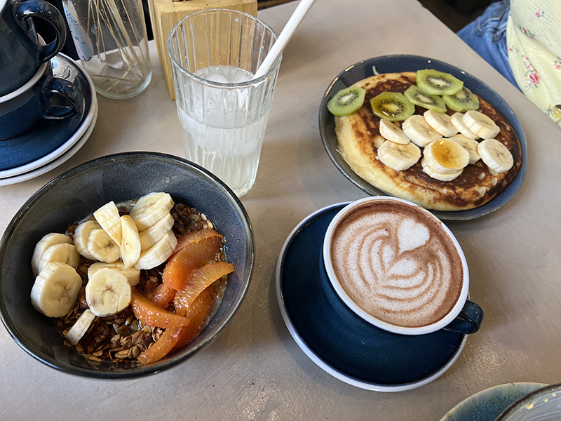 pancakes granola fruits de saison