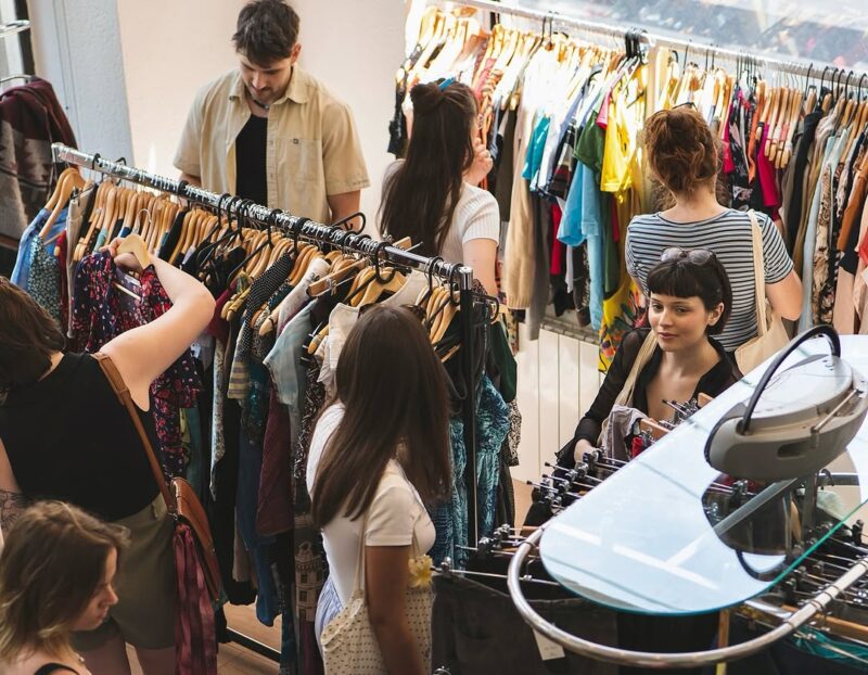 Top 10 des meilleures friperies de Lyon pour être stylé cet été Hello Cutie Vintage pentes croix rousse friperie