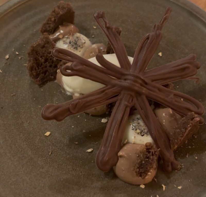 On a testé Catarsis : le seul resto de Lyon où le dessert est roi du début à la fin IMG 5494 scaled e1747924559743