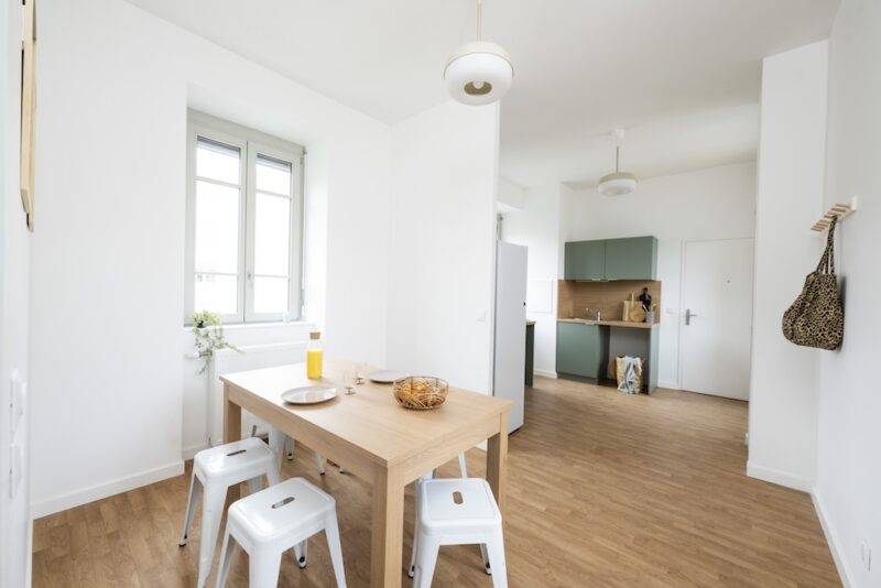 Une nouvelle résidence réservée au moins de 30 ans ouvre dans un ancien collège de Lyon GL RESIDENCE SERIN 22 ∏G Perret