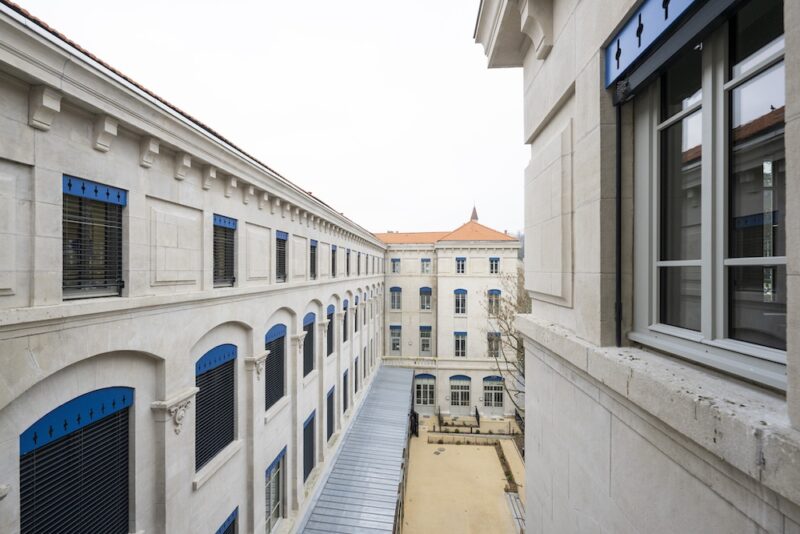 Une nouvelle résidence réservée au moins de 30 ans ouvre dans un ancien collège de Lyon GL RESIDENCE SERIN 37 ∏G Perret