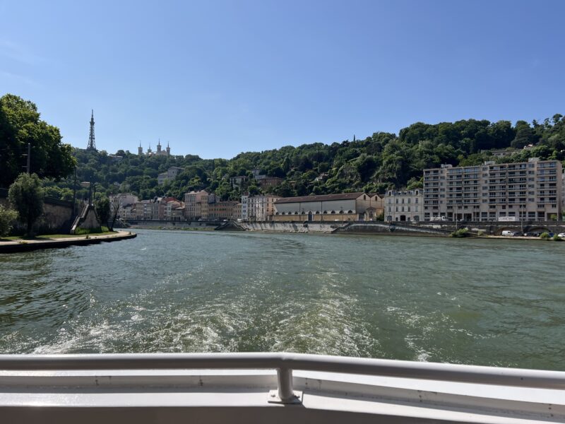bateau lyonnais bus relais navigone navette lyon saone