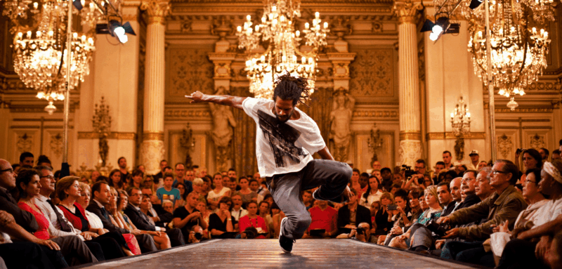 Un défilé pas comme les autres où danse, musique live et mode se rencontrent à la Chapelle de la Trinité le mercredi 24 septembre 2025