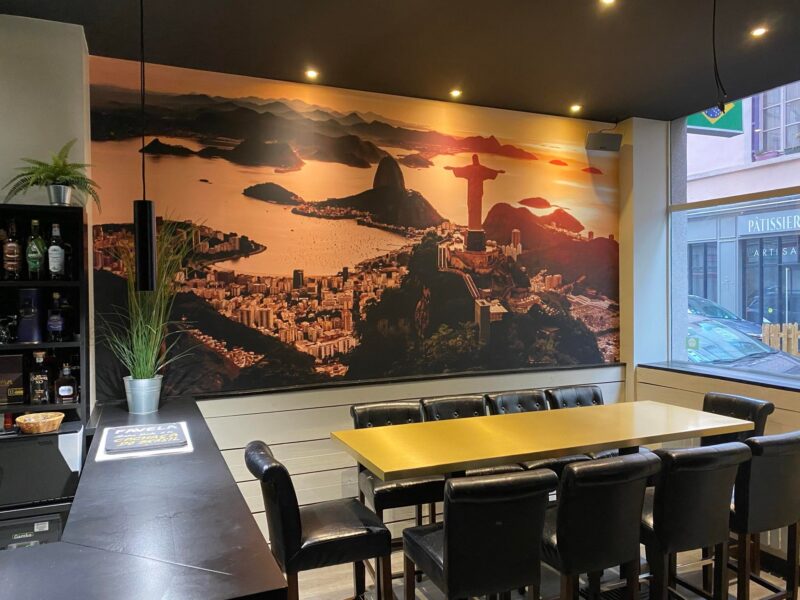 Le Pain de Sucre propose une cuisine authentique et une ambiance festive à quelques pas des Brotteaux dans le 6e arrondissement. 