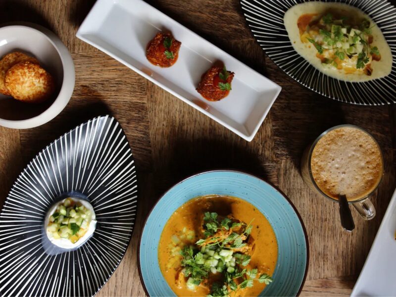 Direction le 2e arrondissement pour découvrir la cuisine audacieuse de Sampa avec une mention spéciale pour son brunch hors des sentiers battus. 