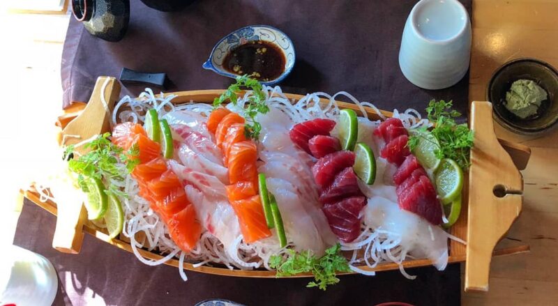 Assortiment de sashimis accompagne de missoshiru a commander 1 a 2 jours en avance.lyon sa e1767625748809
