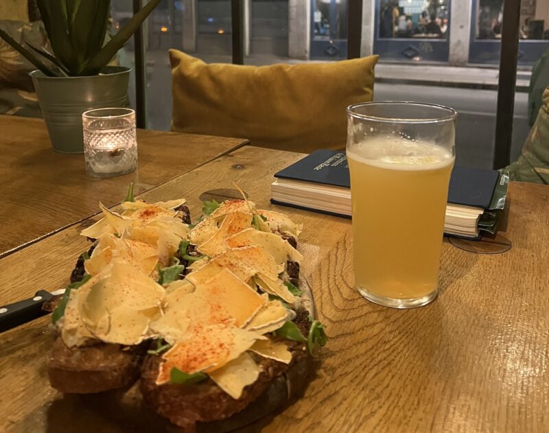 On a testé La Serre, le bar à cocktails végétal planqué dans les Pentes (Lyon 1) Capture decran 2026 01 12 a 16.06.52 e1768230757230