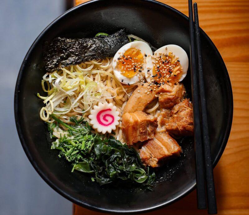 Quand les temperatures baissent le ramen est LE plat parfait pour se rechauffer. 🍜 Trois rece e1767565374383