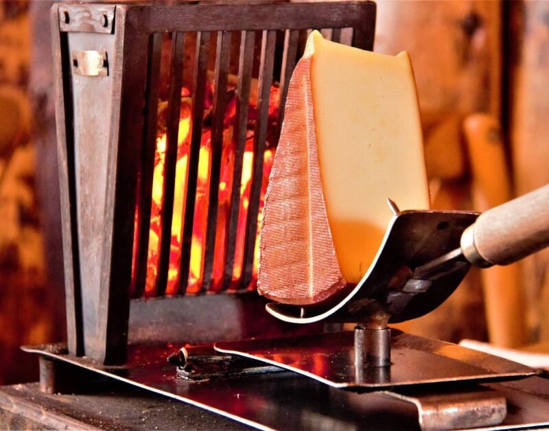 Raclette lovers : 5 adresses à Lyon pour se gaver de fromage fondu 201326852 200427865307581 8633657681989519823 n