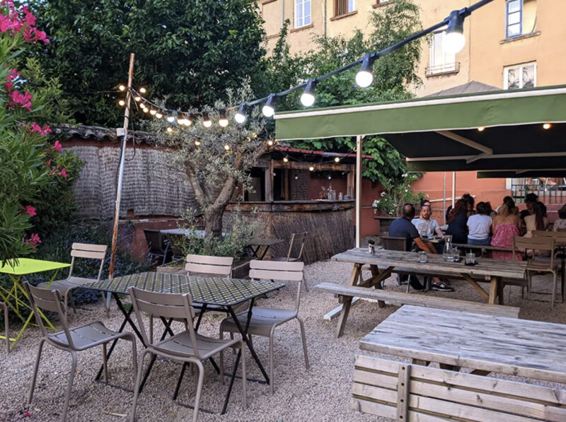 10 bars super cool à Lyon qui restent ouverts en août Terrasse de la Fav à Lyon