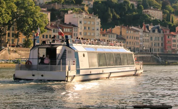 Les bateaux lyonnais