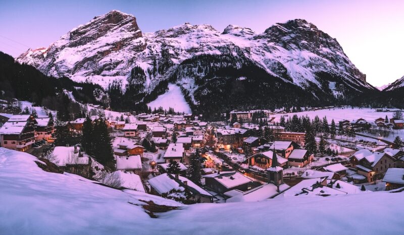 7 bonnes raisons d’aller passer un week-end (ou plus) à Pralognan-la-Vanoise cet hiver Village nuit©Pierre Guilbaud Office de Tourisme de Pralognan la Vanoise