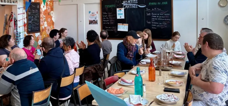 Mars a la cantine 🌱Que sest il passe de beau ce mois ci1 Une jolie table dressee juste avan e1775652228876