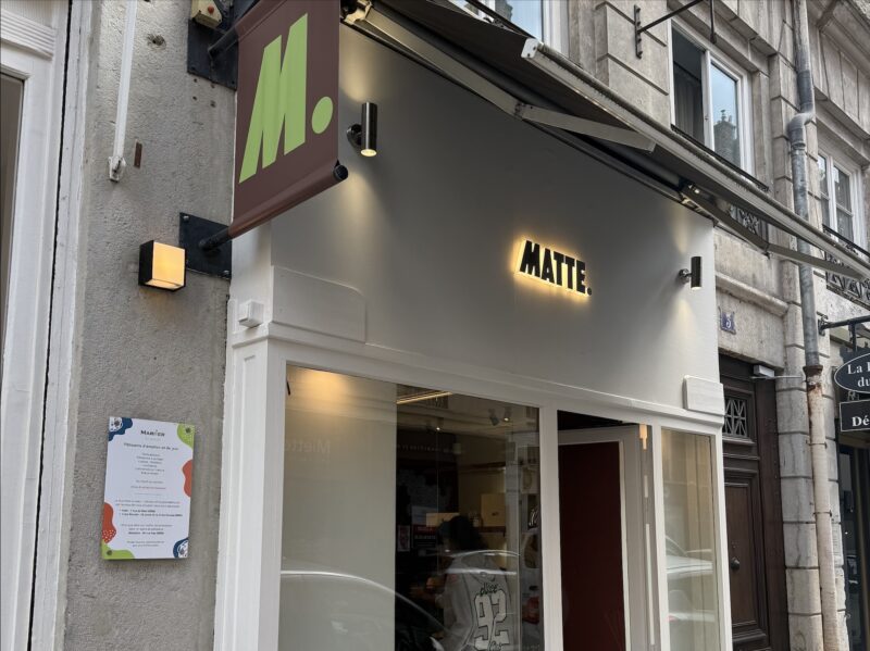 On a testé Matte : le nouveau coffee shop le plus instagrammable de Lyon (Lyon 6) Capture decran 2026 06 03 a 11.59.19