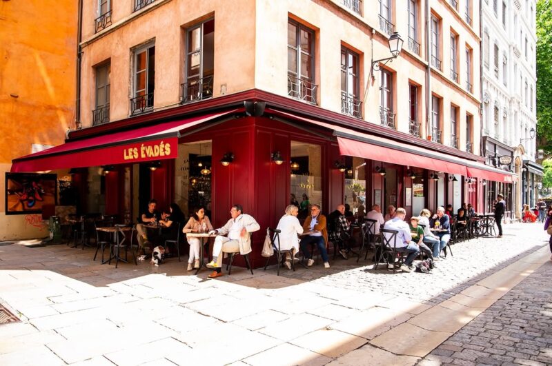 Les 10 restos où inviter ses parents à Lyon (et se faire inviter) 656908697 18057233525686392 3718160378579730381 n