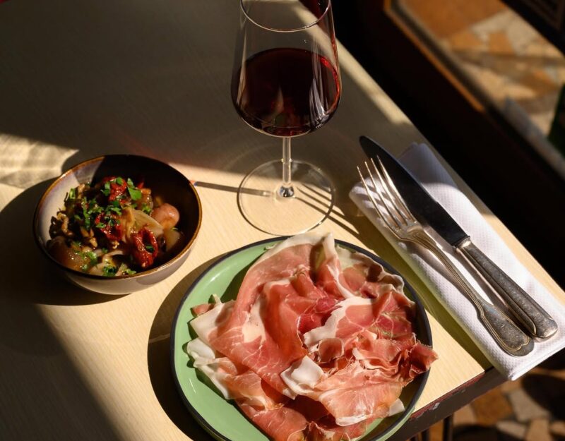 Les 10 restos où inviter ses parents à Lyon (et se faire inviter) 658906884 18157123312444371 6557767369611034963 n e1783348405158