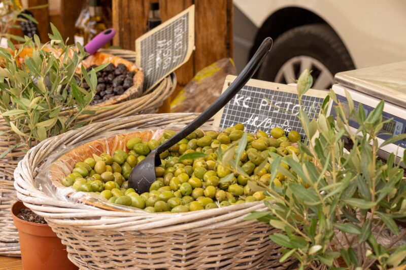5 bonnes raisons de faire une escapade gourmande à Grignan cet automne ChadamCommunication DDP Grignan Marche 1aout2023 20338