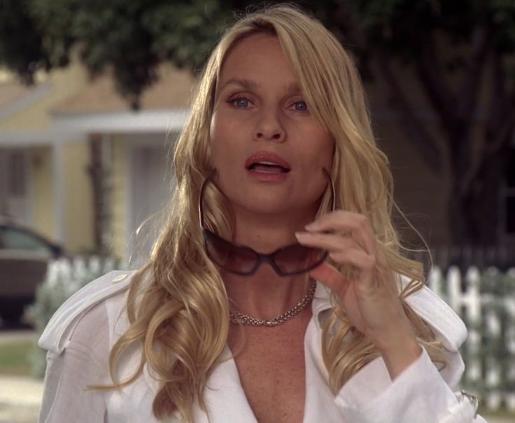 Edie Britt Desperate Housewives