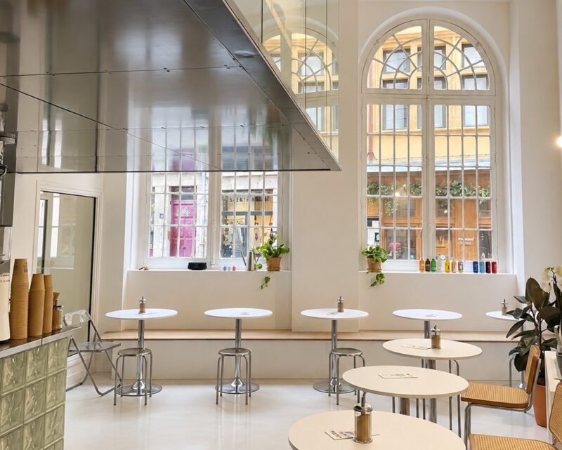 Fauves à Lyon 5, un coffee shop associé à un studio de yoga, Pilates et Reformer