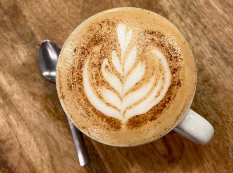 Où boire un Pumpkin Spice Latte à Lyon ? Nos 10 adresses incontournables SaveClip.App 494775578 18098291536543520 5439136816520267726 n e1791985176527