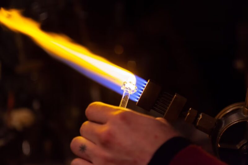 atelier initiation au soufflage de verre à Lyon